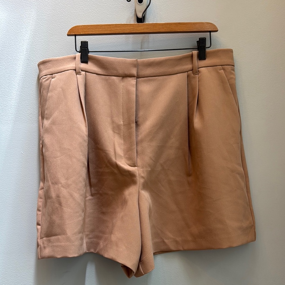 NWT A&F Abercrombie high rise tailored short camel brown size XL